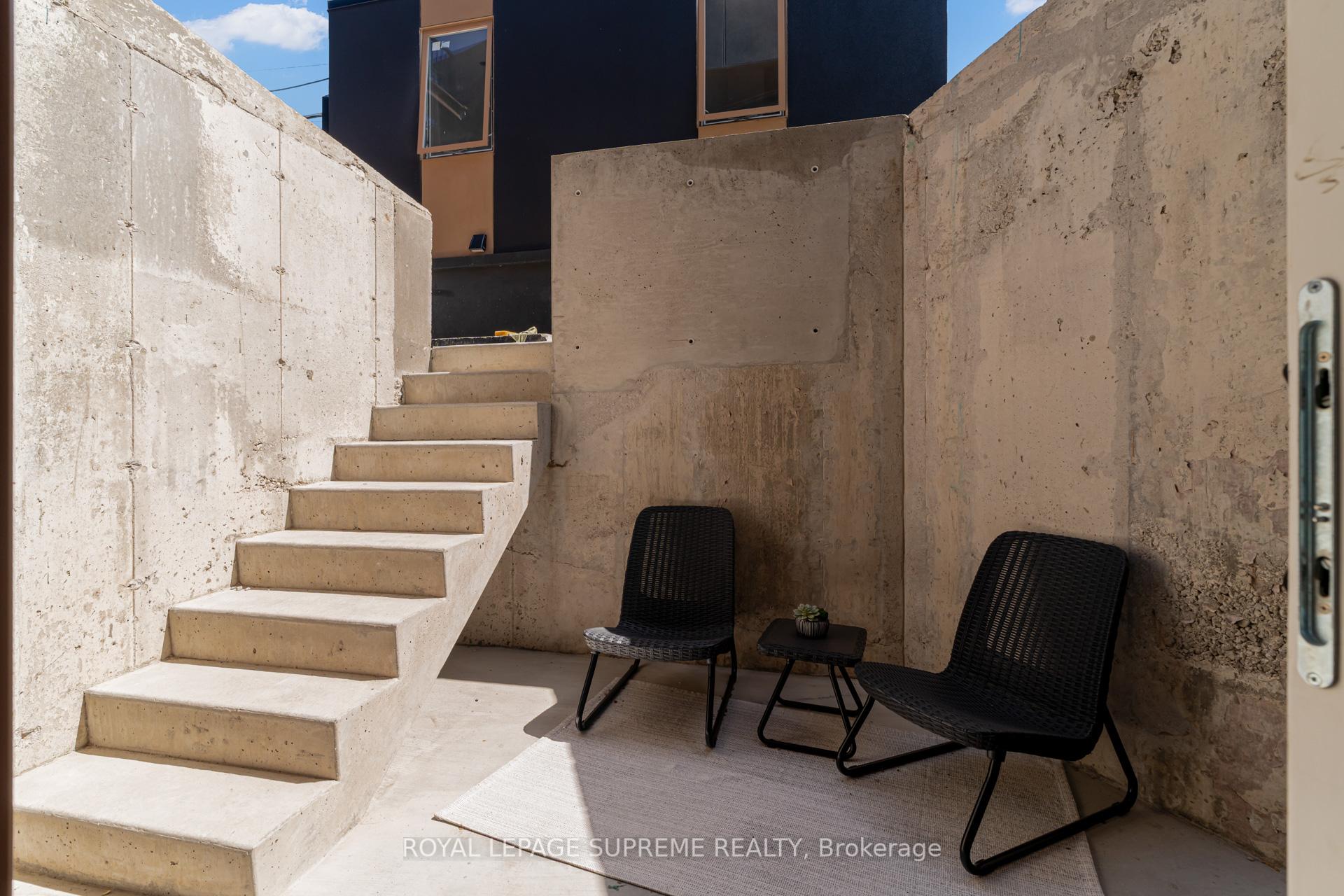 101 Bernice Crescent 2, Toronto W03 Unit: 2