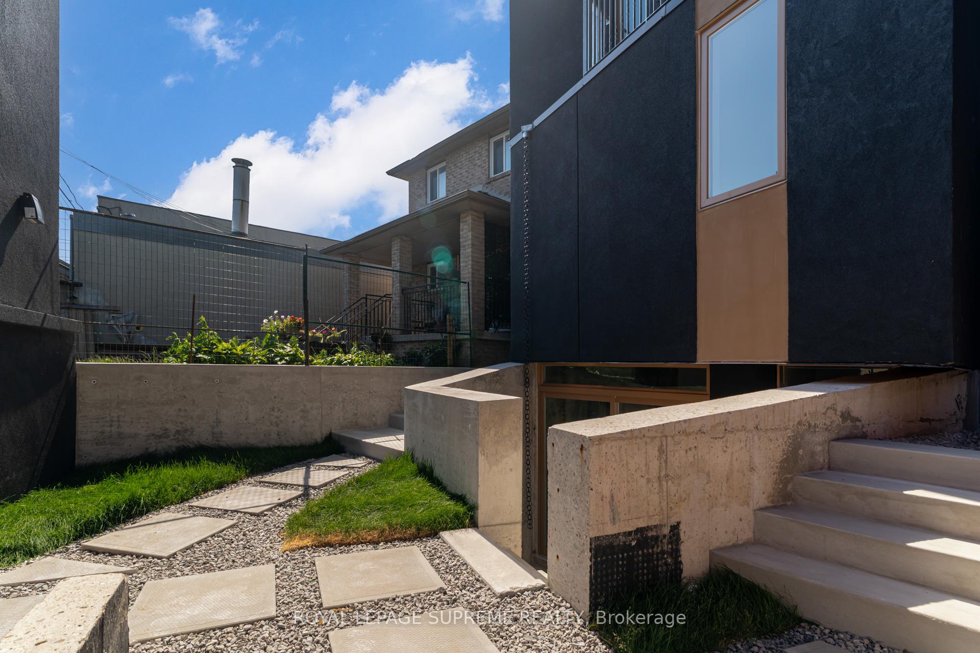 101 Bernice Crescent 2, Toronto W03 Unit: 2