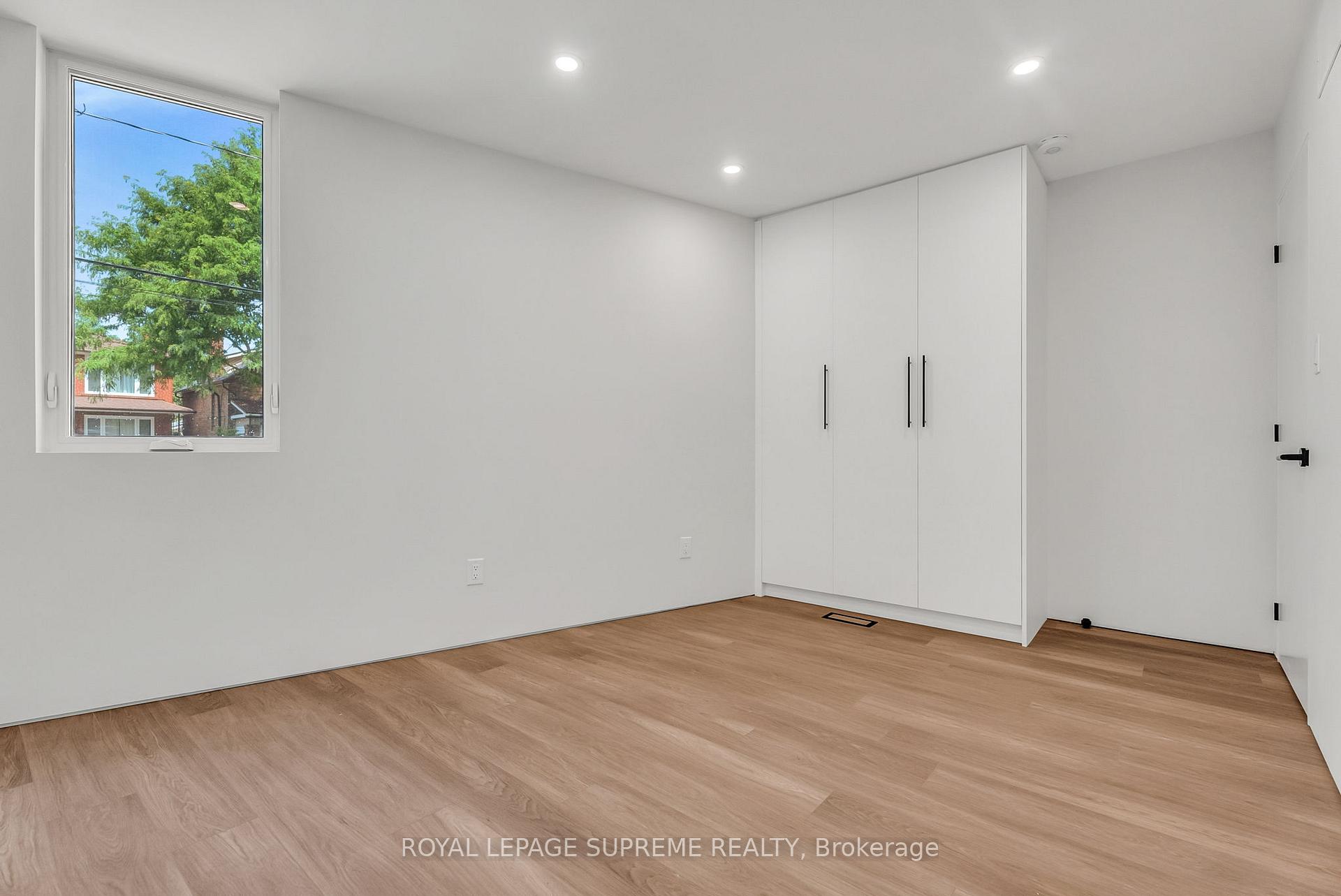 101 Bernice Crescent 1, Toronto W03 Unit: 1