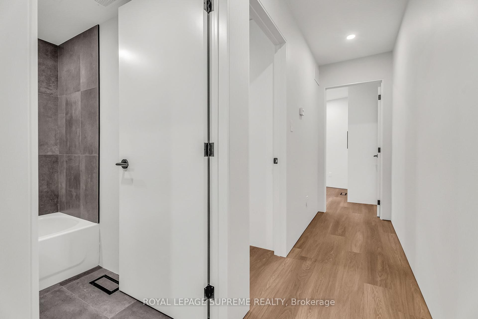 101 Bernice Crescent 1, Toronto W03 Unit: 1