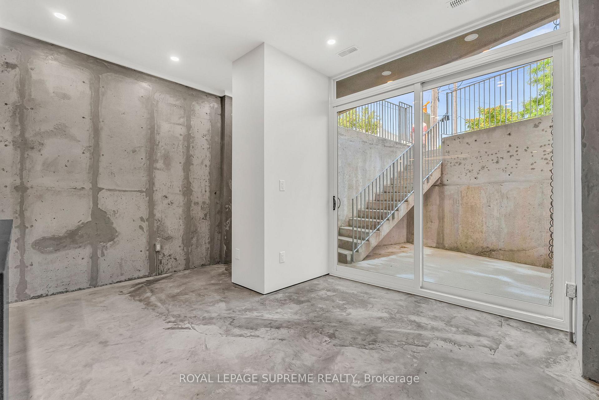 101 Bernice Crescent 1, Toronto W03 Unit: 1