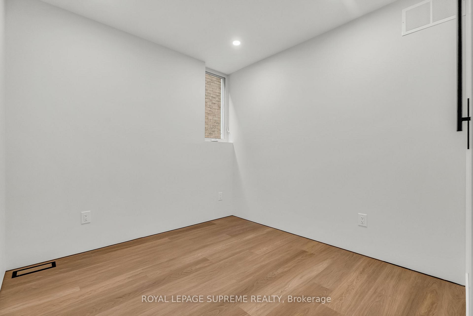 101 Bernice Crescent 1, Toronto W03 Unit: 1