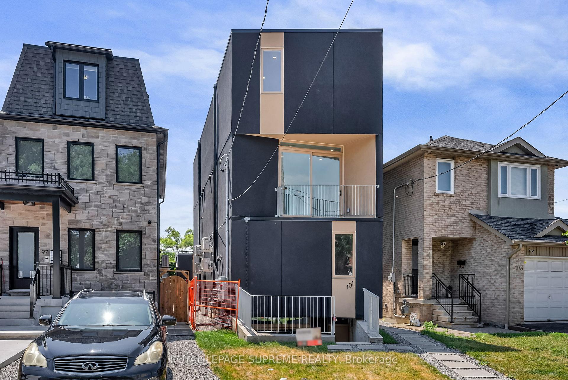 101 Bernice Crescent 1, Toronto W03 Unit: 1