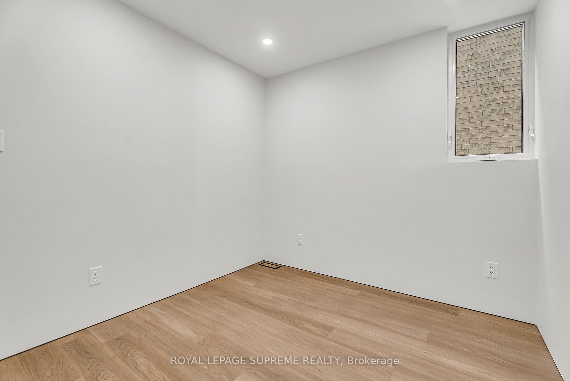 101 Bernice Crescent 1, Toronto W03 Unit: 1
