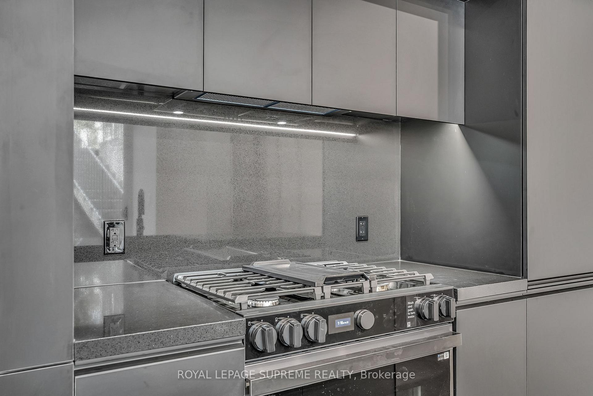101 Bernice Crescent 1, Toronto W03 Unit: 1