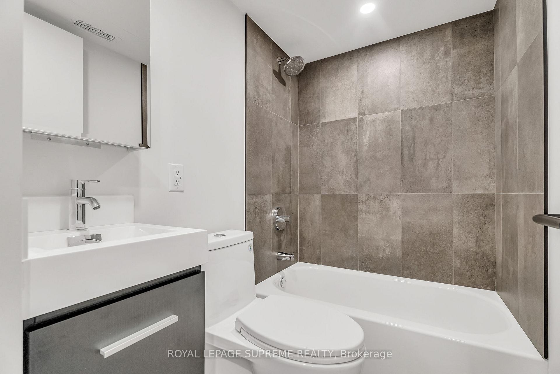101 Bernice Crescent 1, Toronto W03 Unit: 1