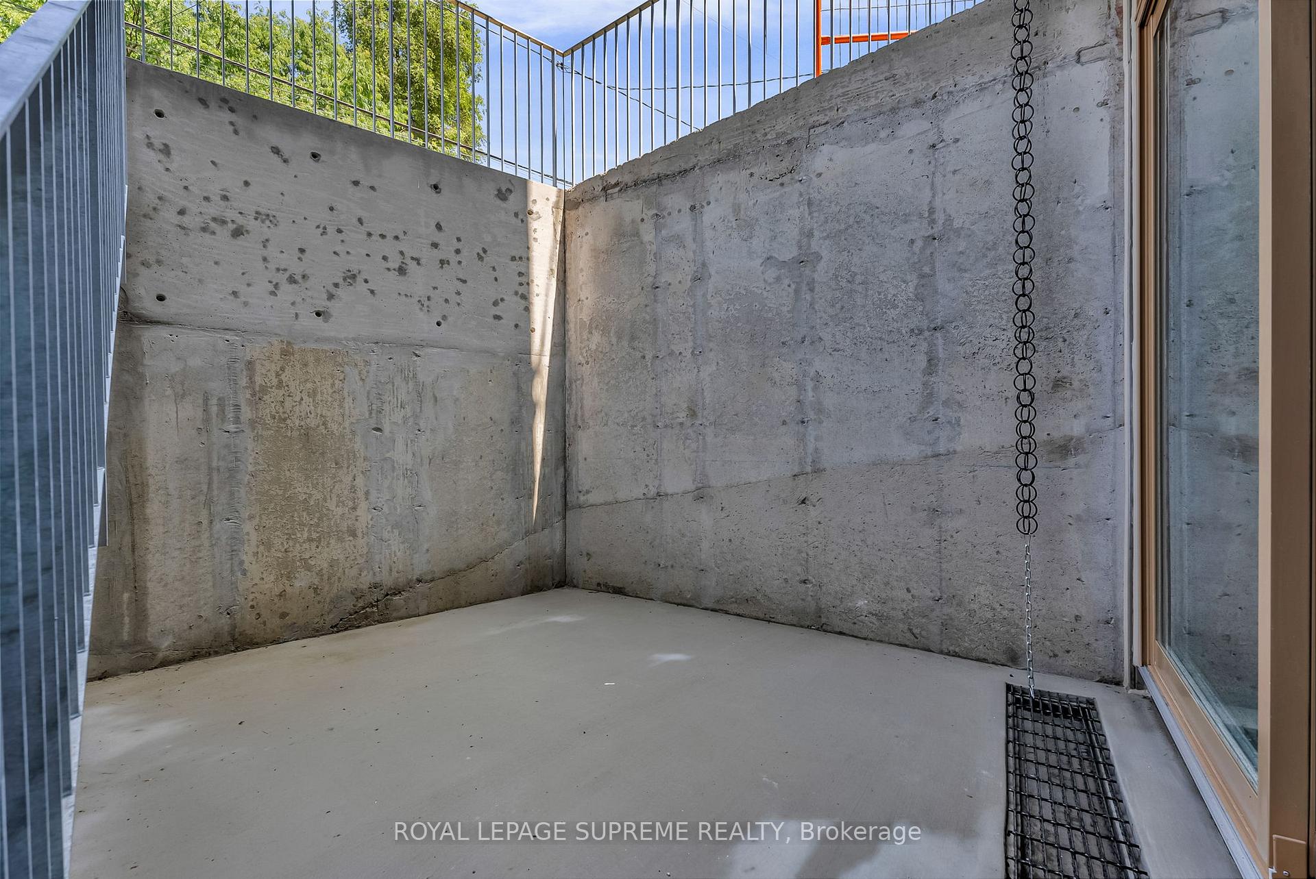 101 Bernice Crescent 1, Toronto W03 Unit: 1