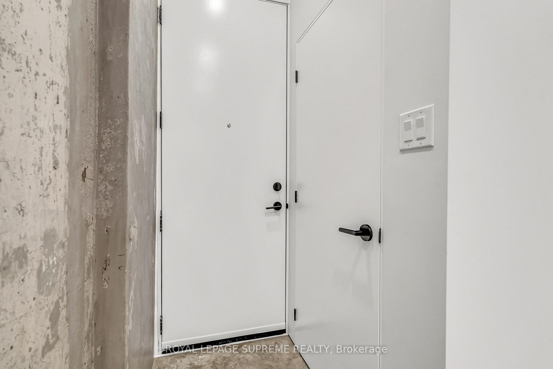 101 Bernice Crescent 1, Toronto W03 Unit: 1