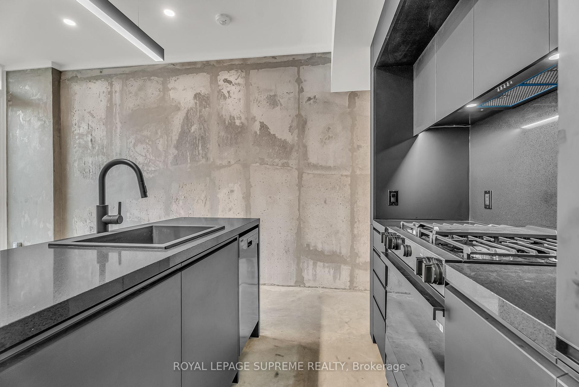 101 Bernice Crescent 1, Toronto W03 Unit: 1