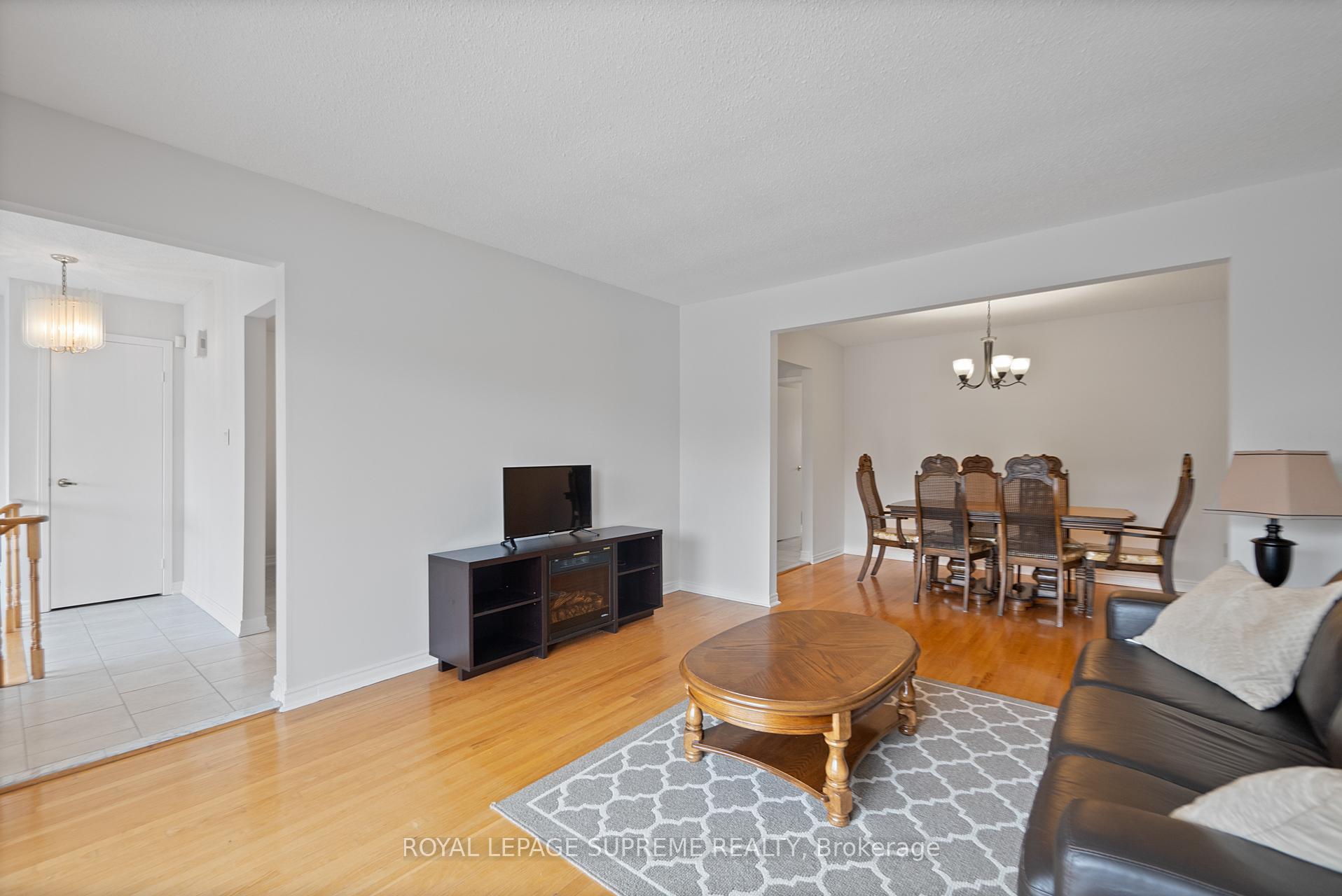 28 Clubhouse Court, Toronto W05