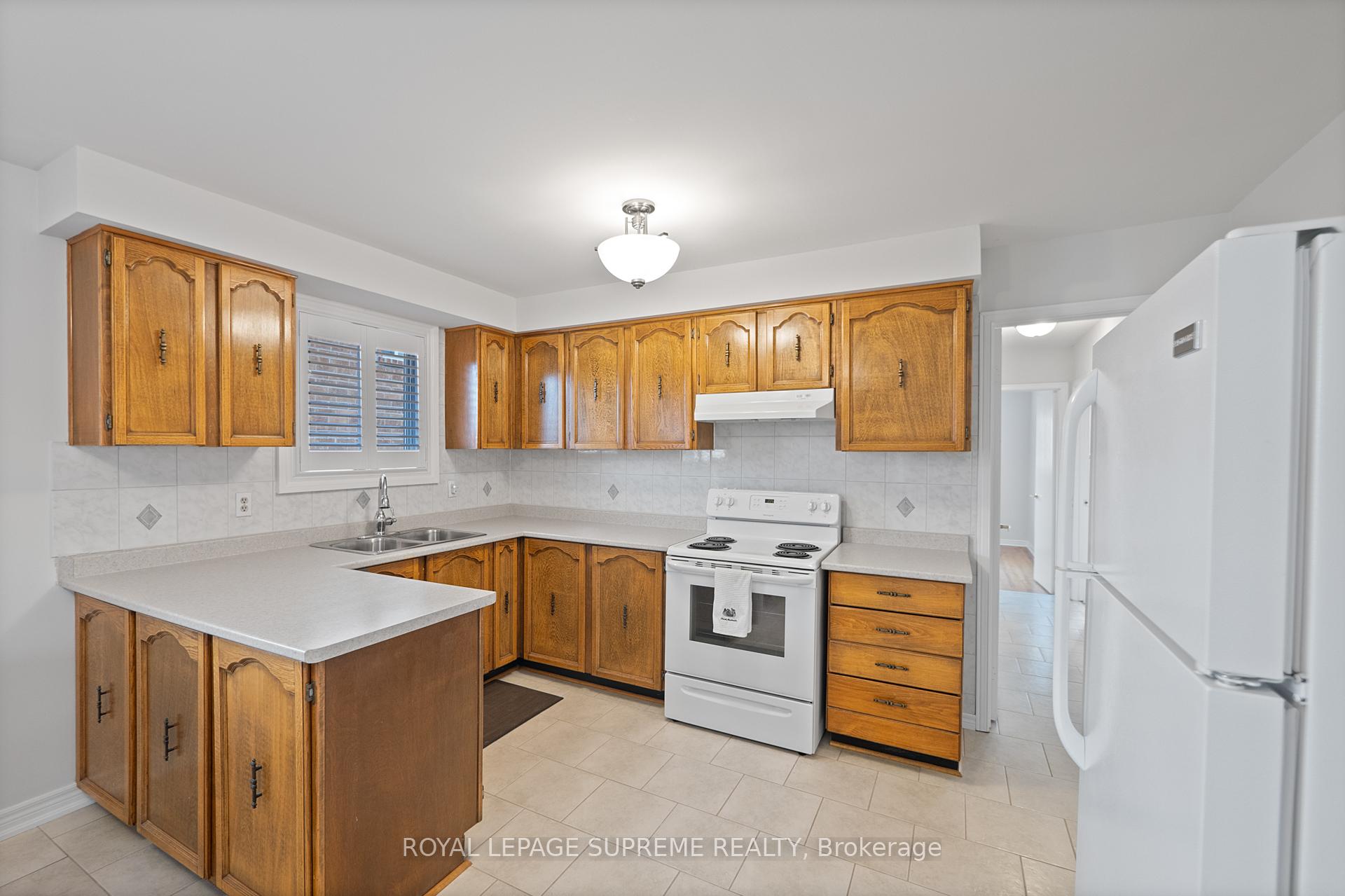 28 Clubhouse Court, Toronto W05