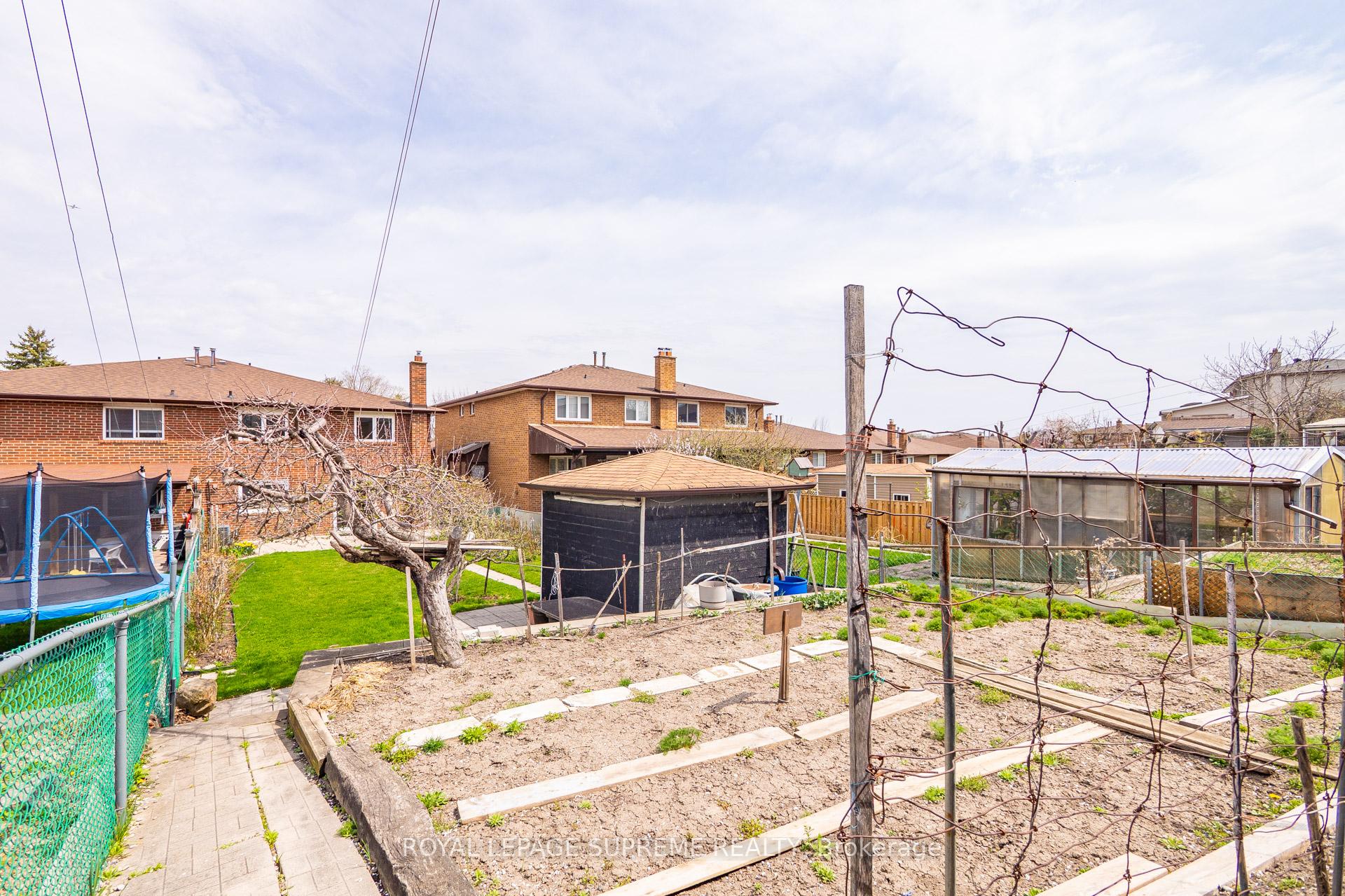 28 Clubhouse Court, Toronto W05
