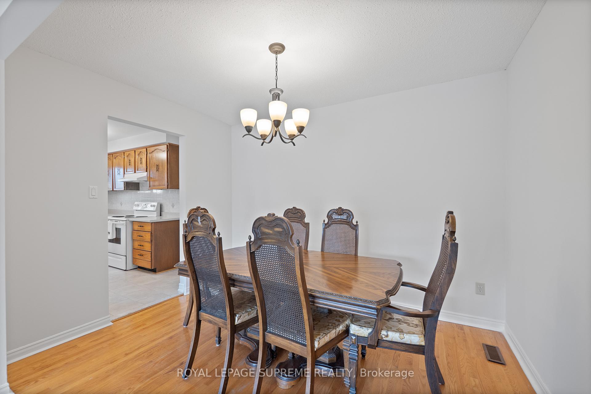 28 Clubhouse Court, Toronto W05