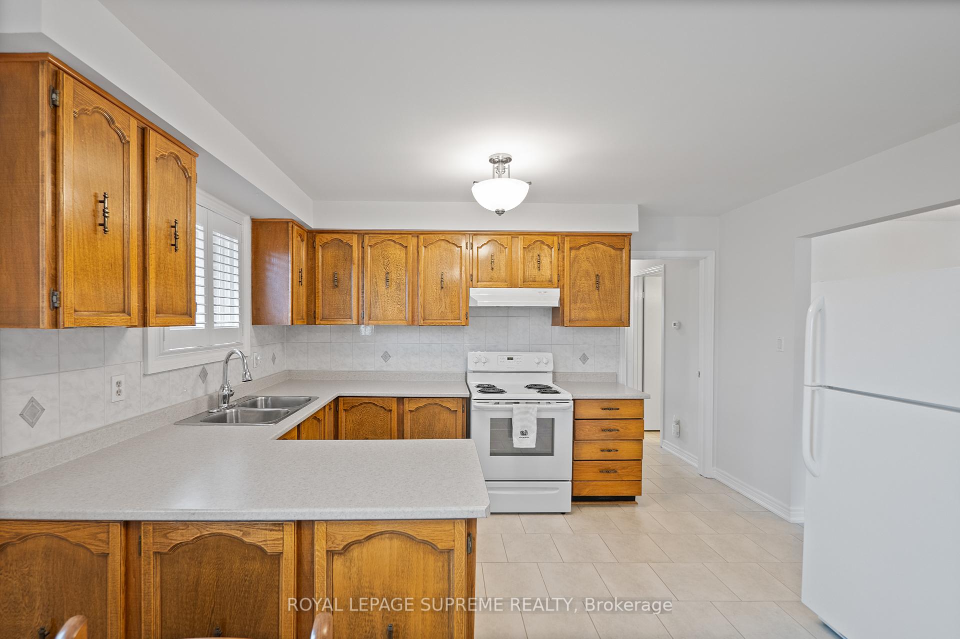 28 Clubhouse Court, Toronto W05