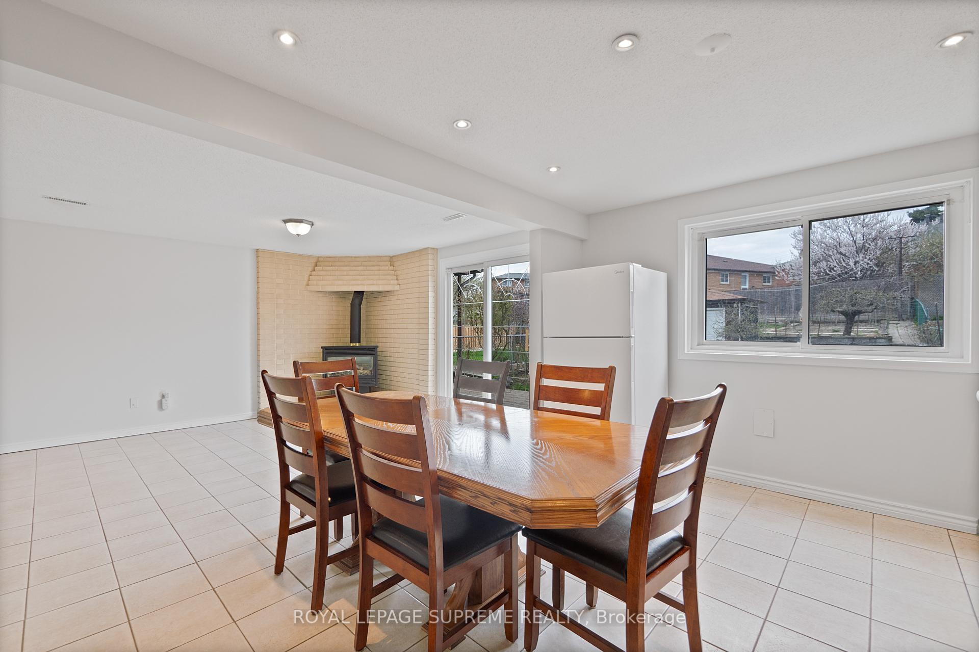 28 Clubhouse Court, Toronto W05
