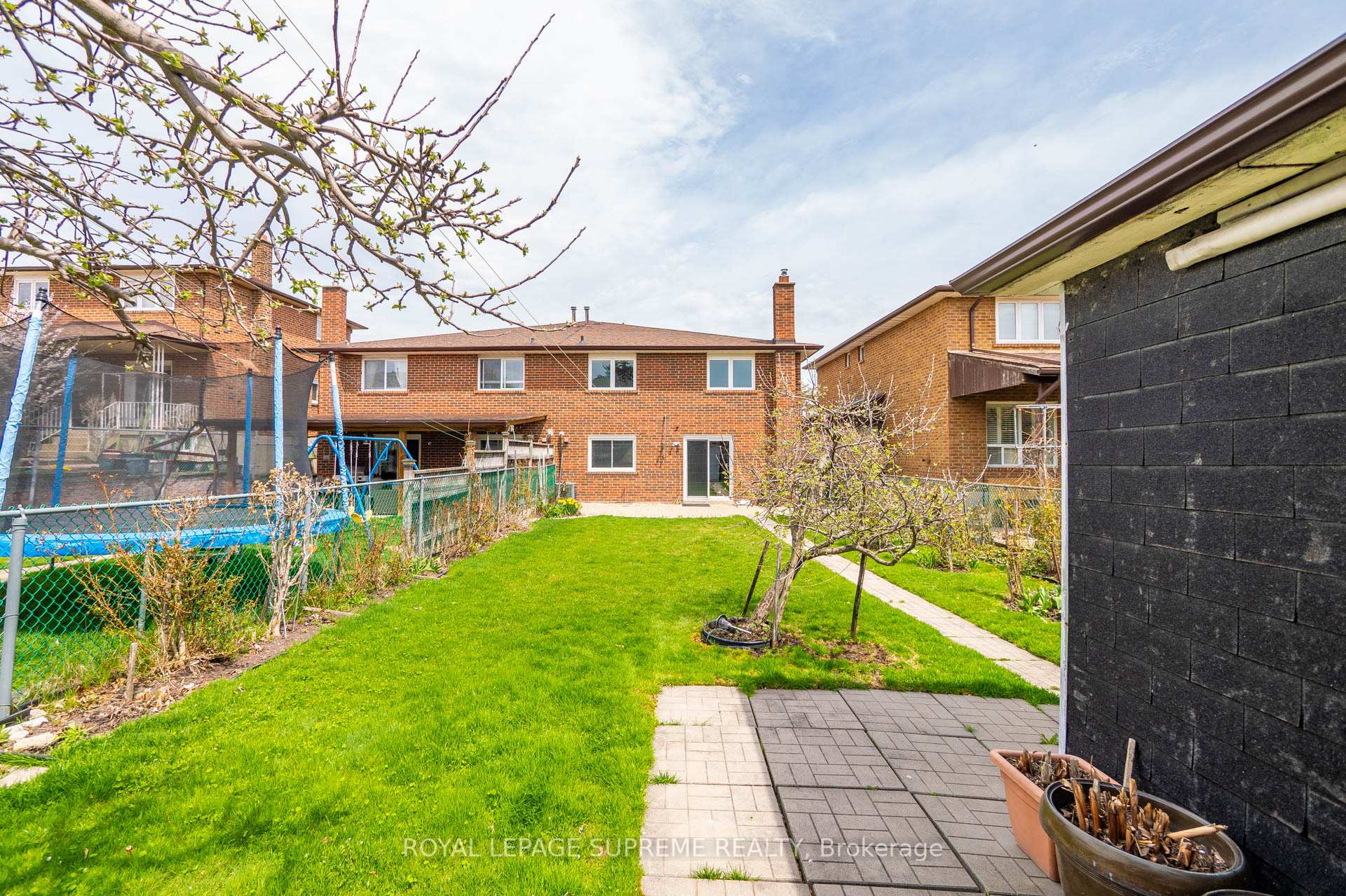 28 Clubhouse Court, Toronto W05