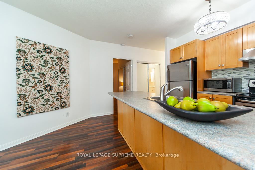 1600 Keele Street 202, Toronto W03 Unit: 202