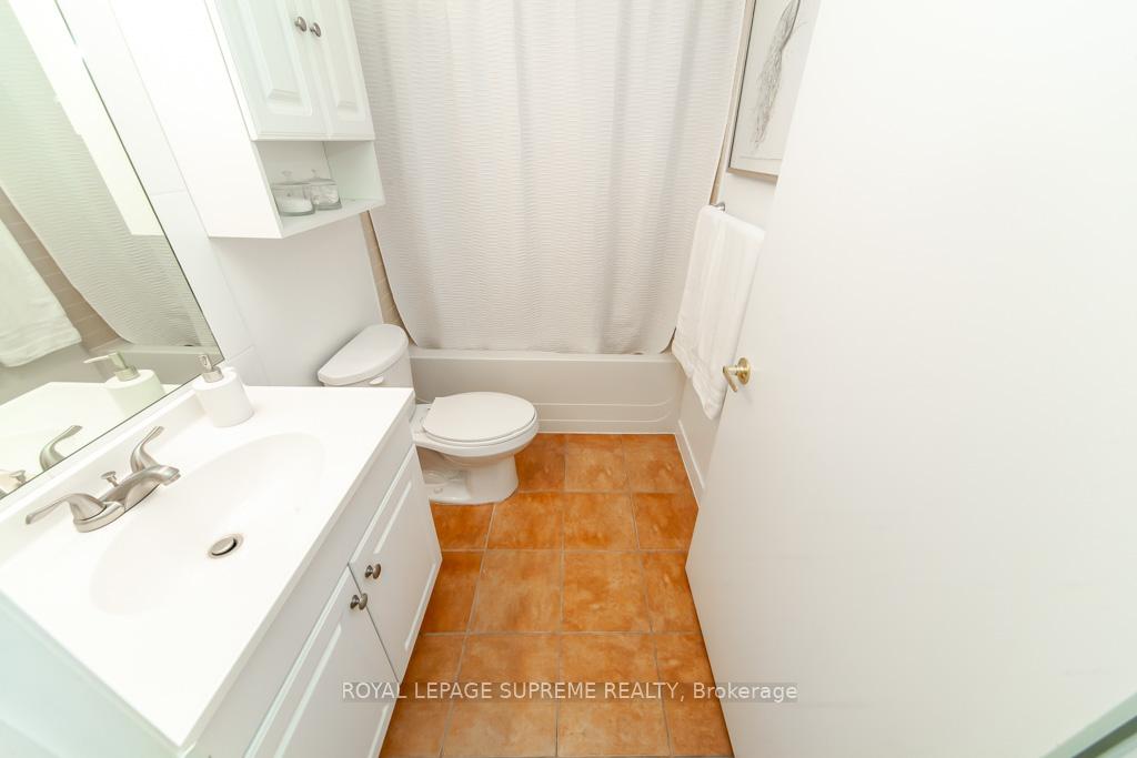 1600 Keele Street 202, Toronto W03 Unit: 202