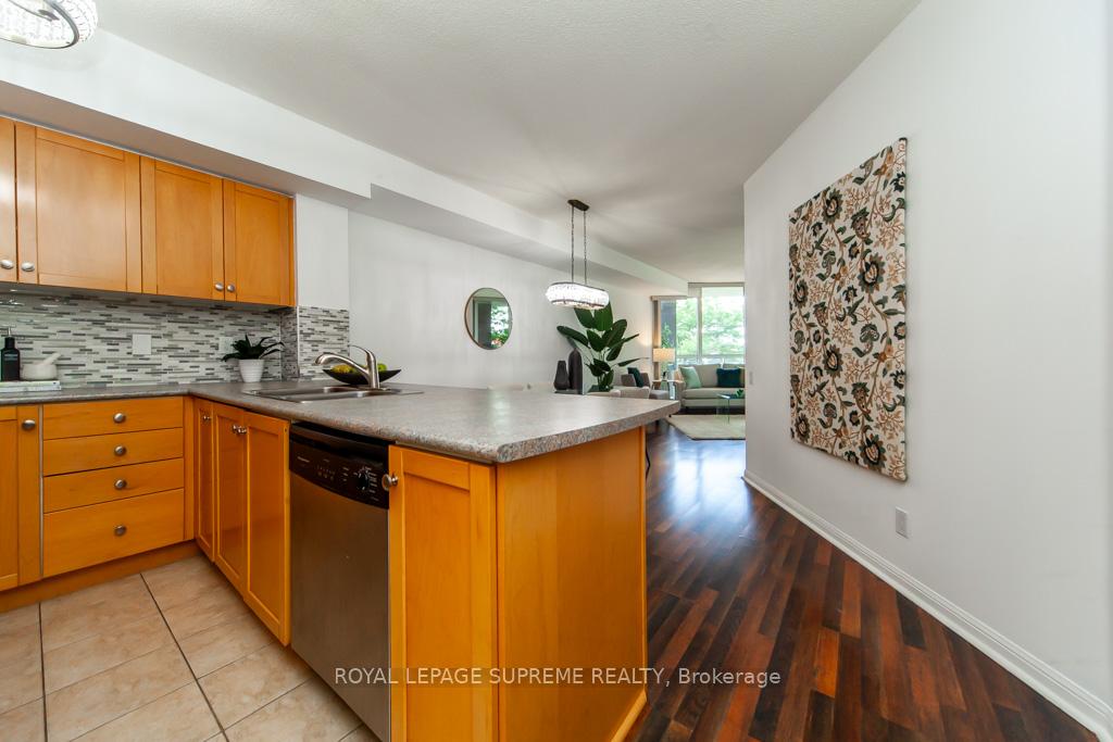 1600 Keele Street 202, Toronto W03 Unit: 202
