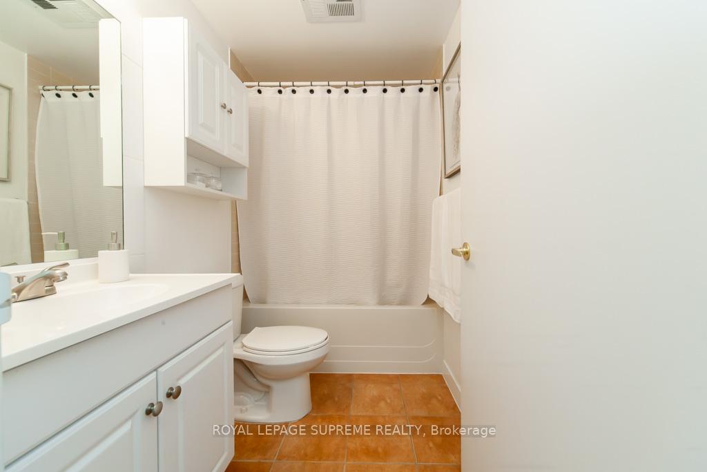 1600 Keele Street 202, Toronto W03 Unit: 202