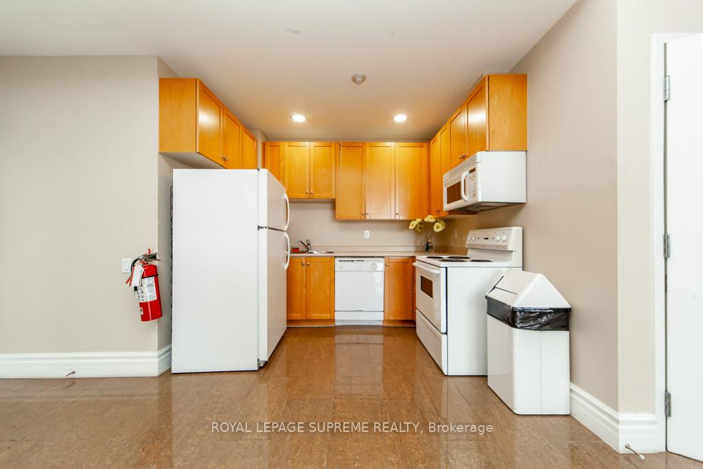 1600 Keele Street 202, Toronto W03 Unit: 202