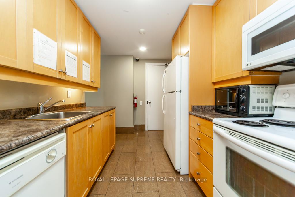 1600 Keele Street 202, Toronto W03 Unit: 202