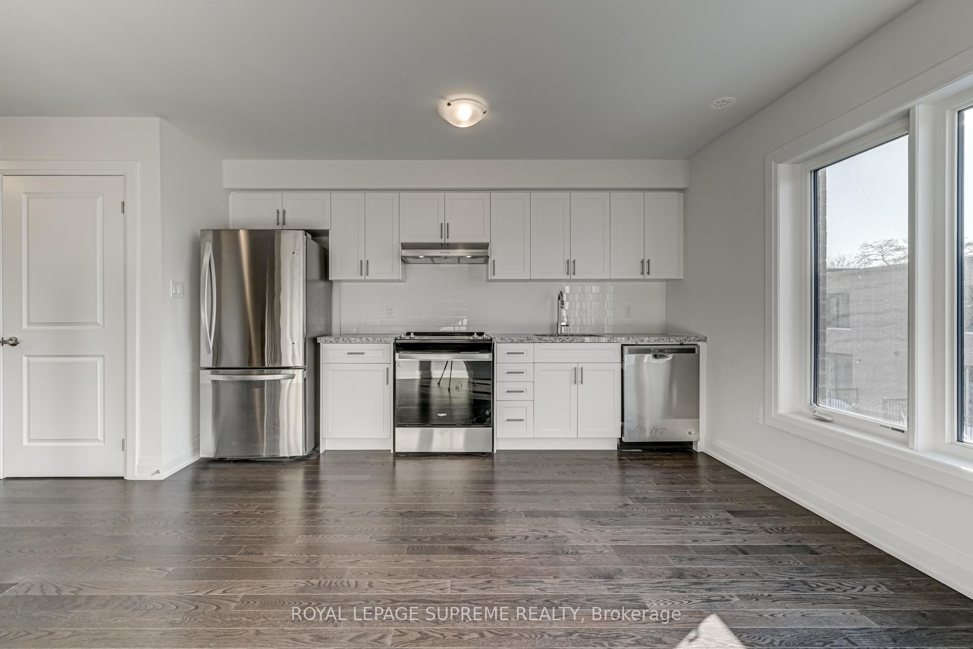 8 Wild Rose Gardens 2, Toronto W04 Unit: 2