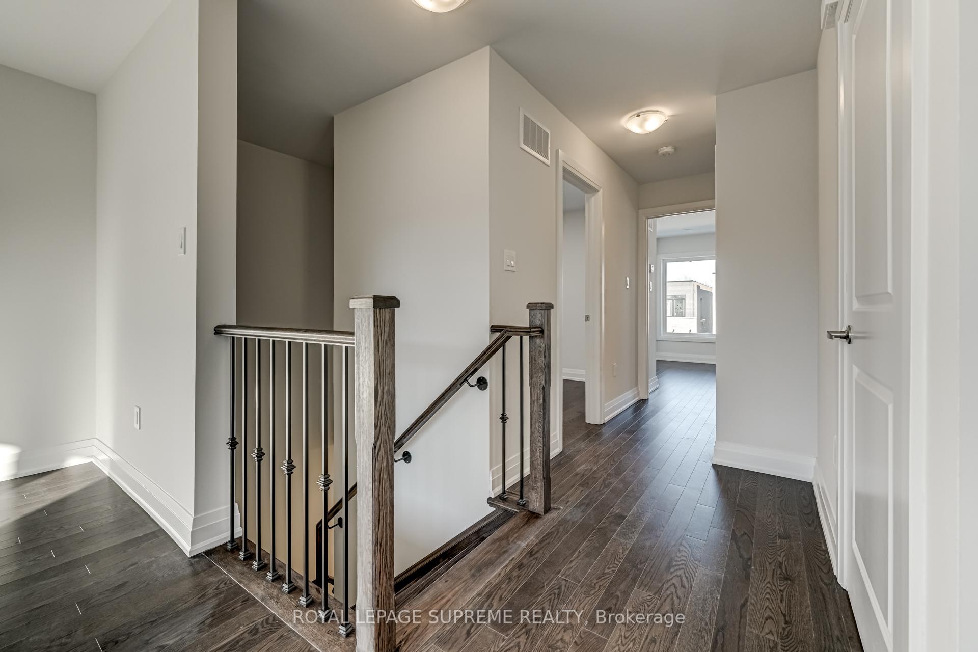 8 Wild Rose Gardens 2, Toronto W04 Unit: 2