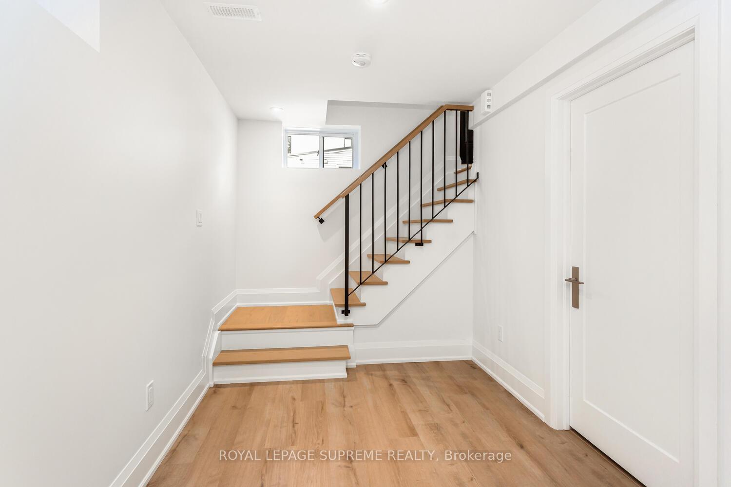 24 York Avenue, Toronto W04