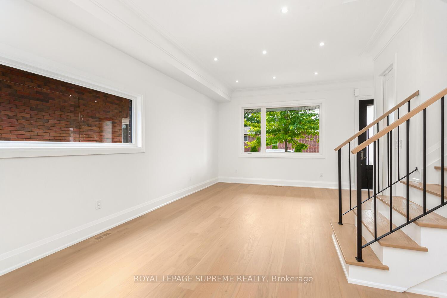 24 York Avenue, Toronto W04