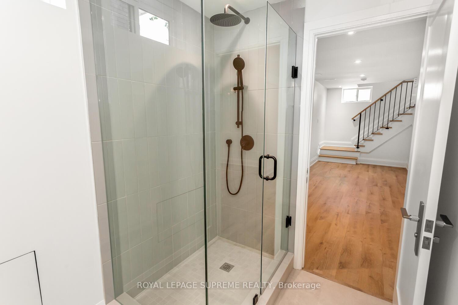 24 York Avenue, Toronto W04