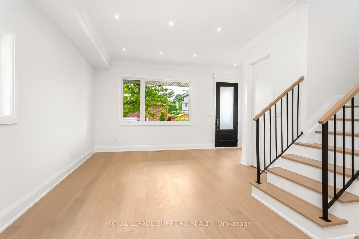24 York Avenue, Toronto W04