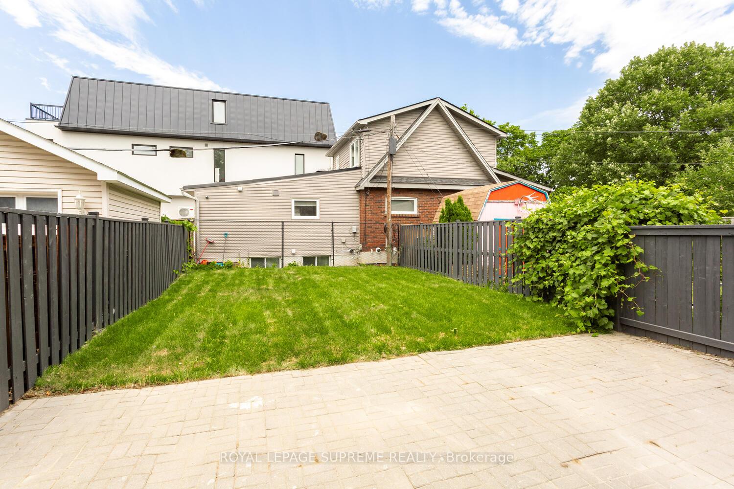 24 York Avenue, Toronto W04