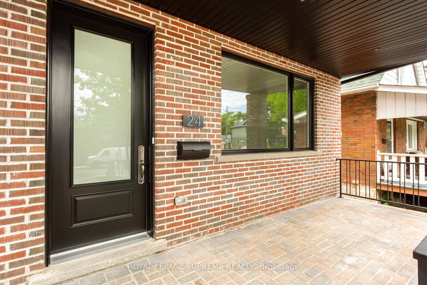 24 York Avenue, Toronto W04