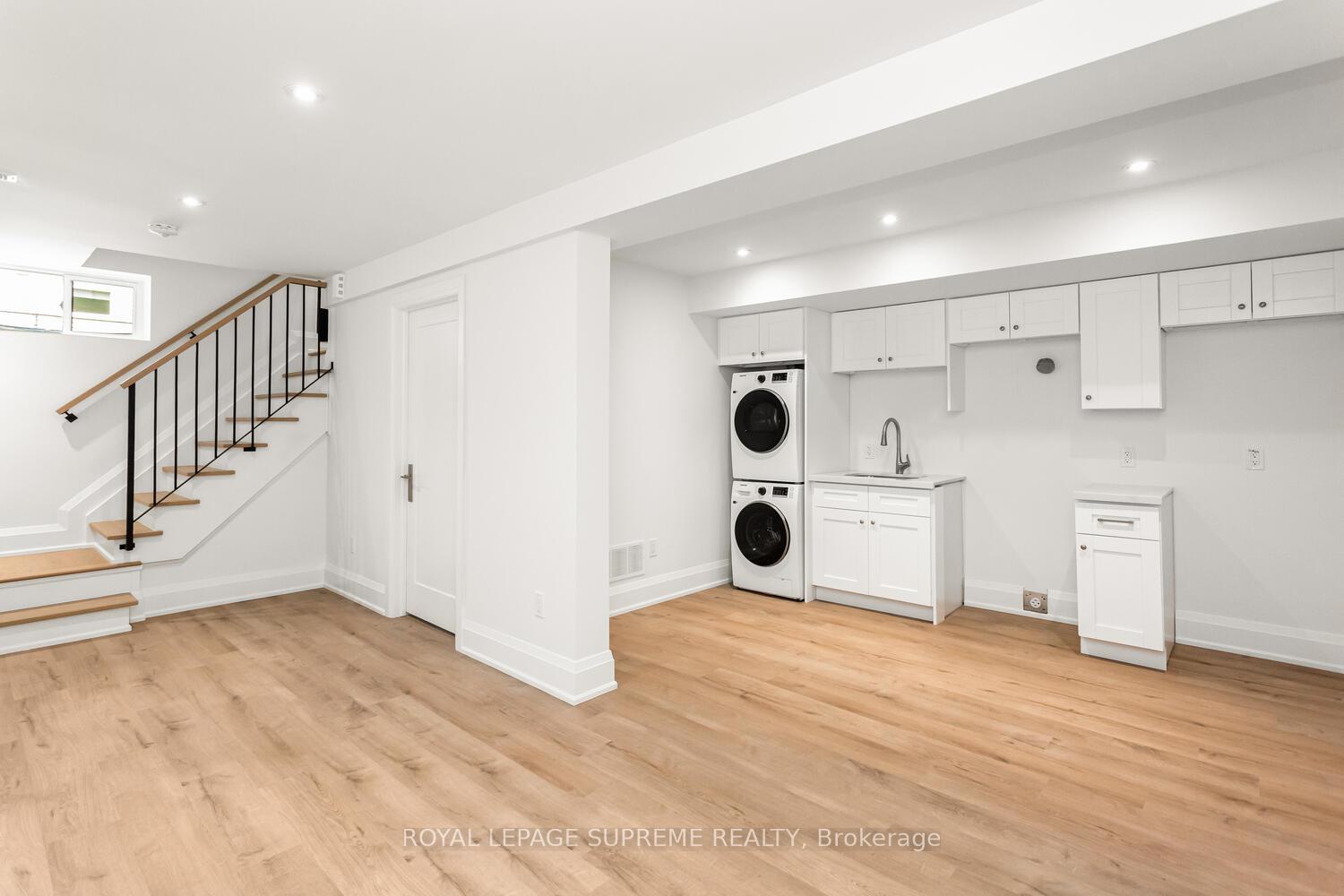 24 York Avenue, Toronto W04