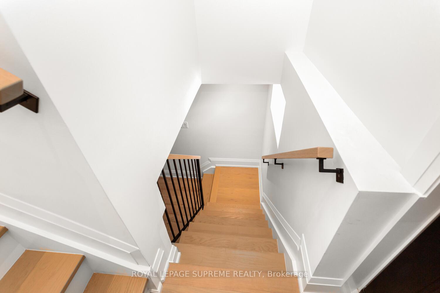 24 York Avenue, Toronto W04