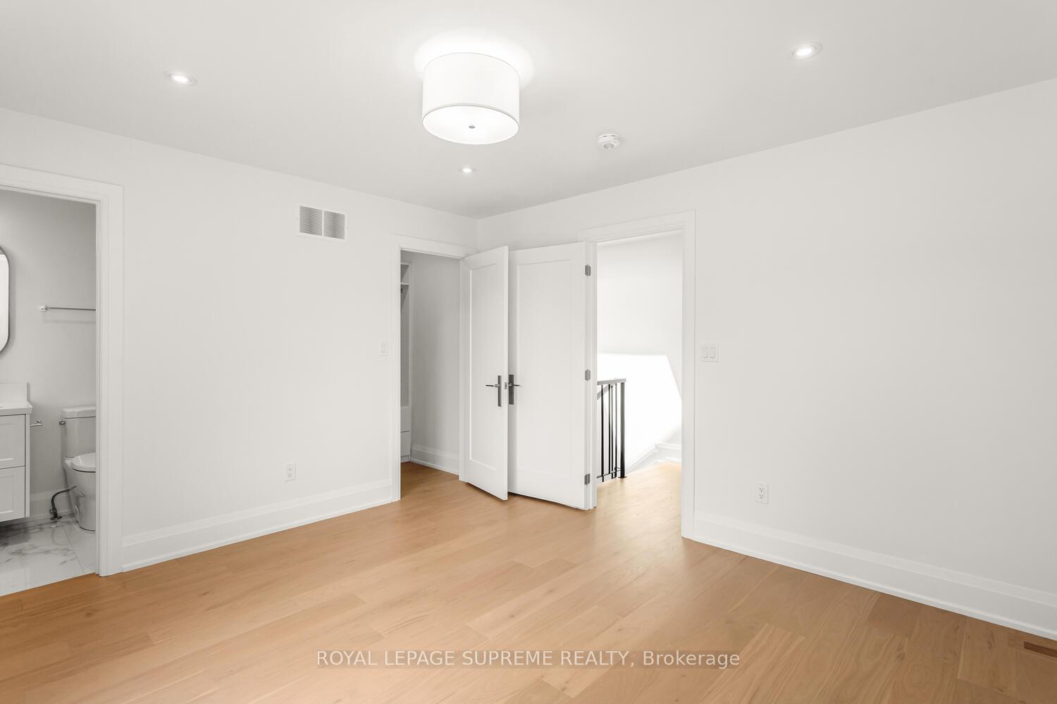 24 York Avenue, Toronto W04