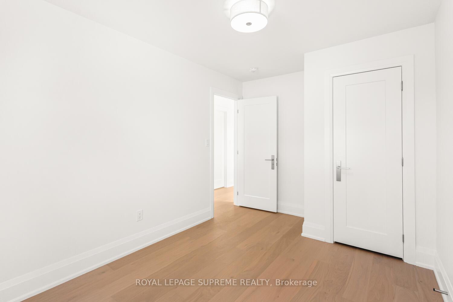 24 York Avenue, Toronto W04