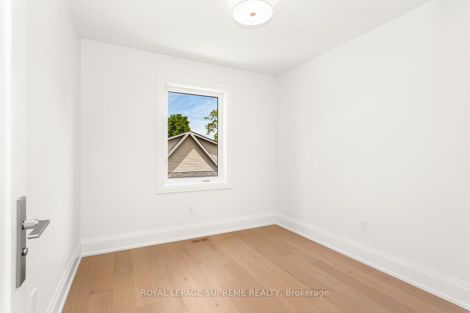 24 York Avenue, Toronto W04