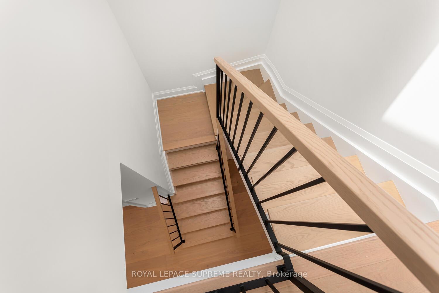 24 York Avenue, Toronto W04