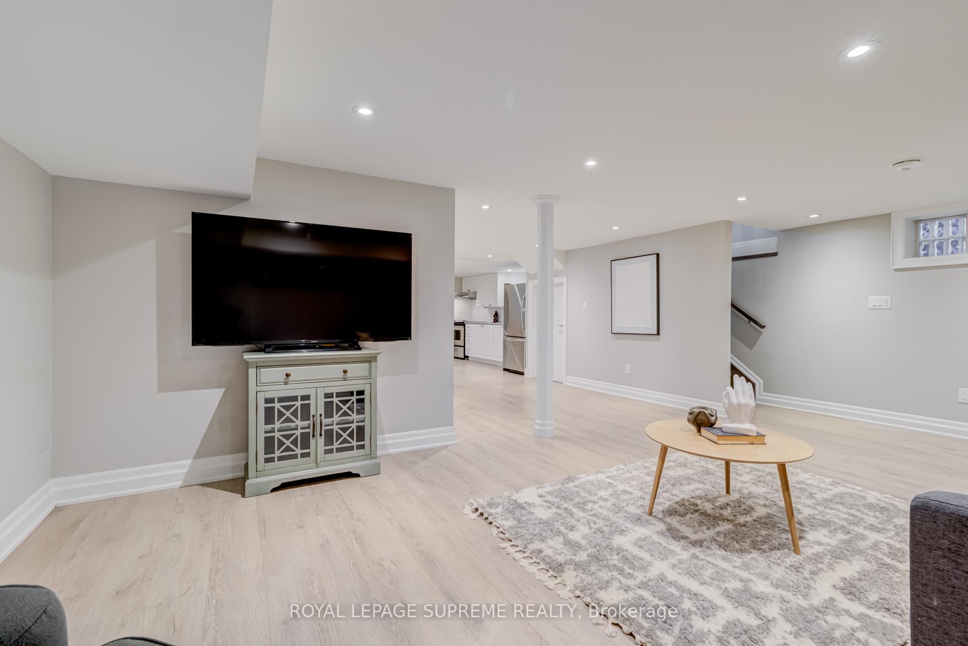 15 Parkchester Road, Toronto W04