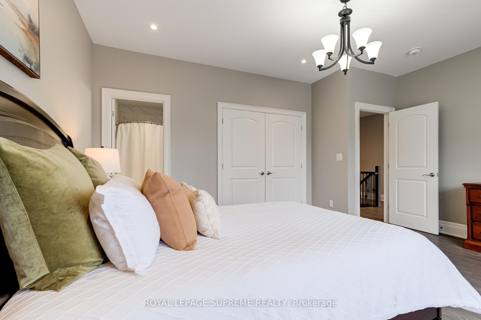 15 Parkchester Road, Toronto W04