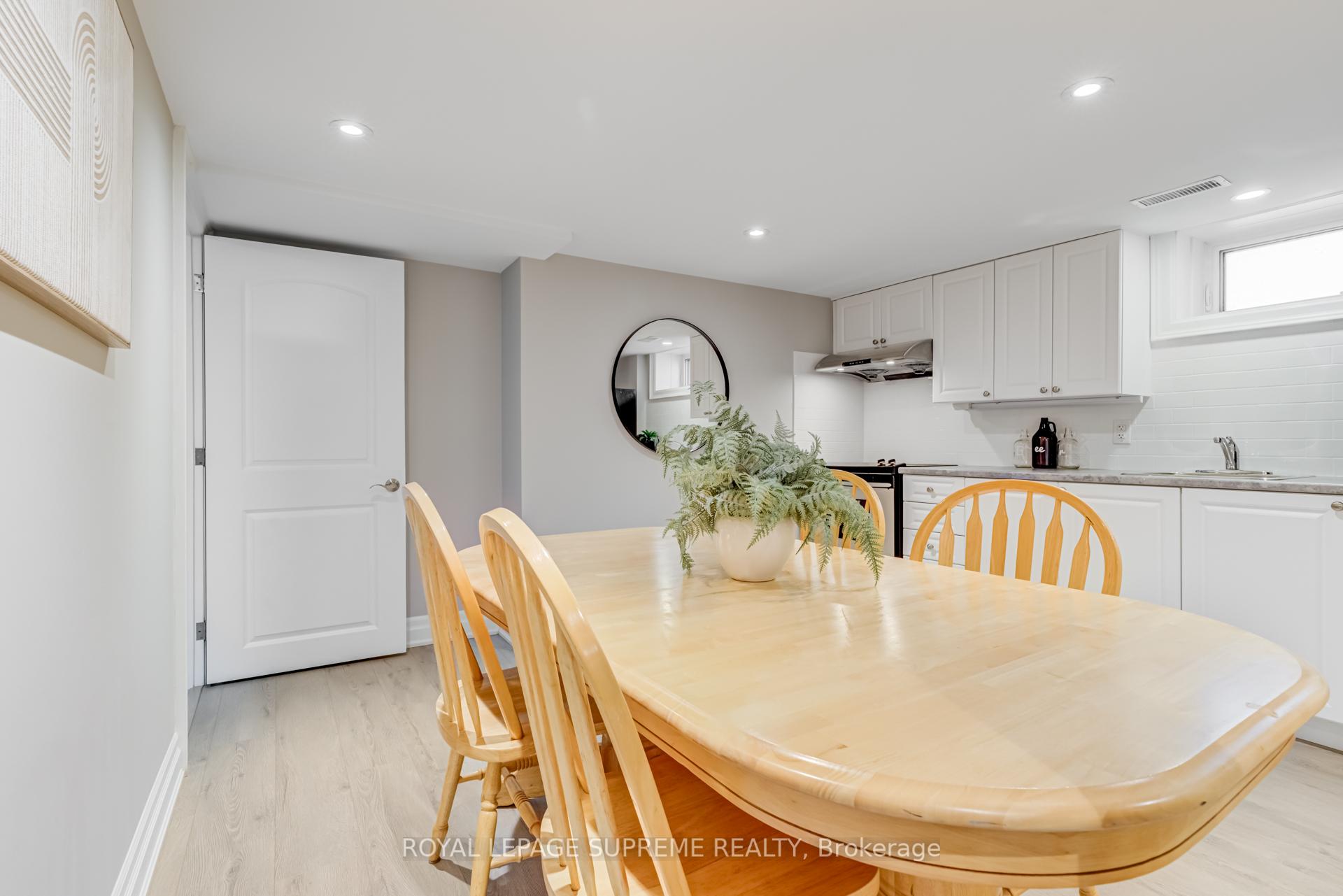 15 Parkchester Road, Toronto W04