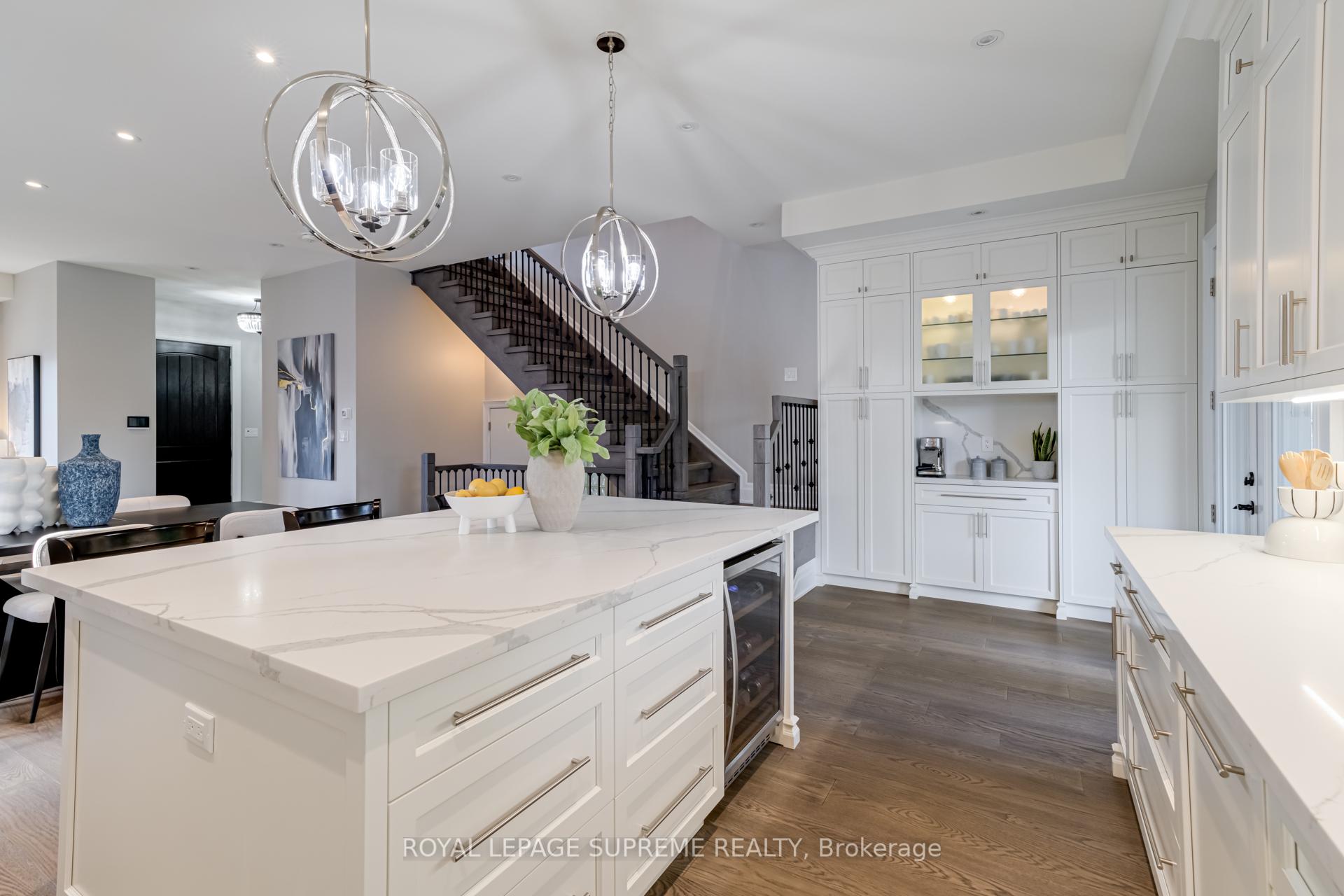 15 Parkchester Road, Toronto W04
