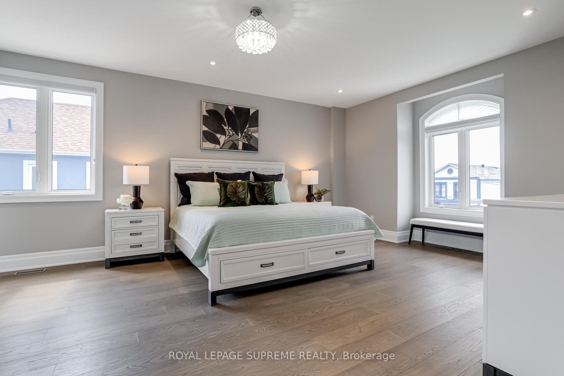 15 Parkchester Road, Toronto W04