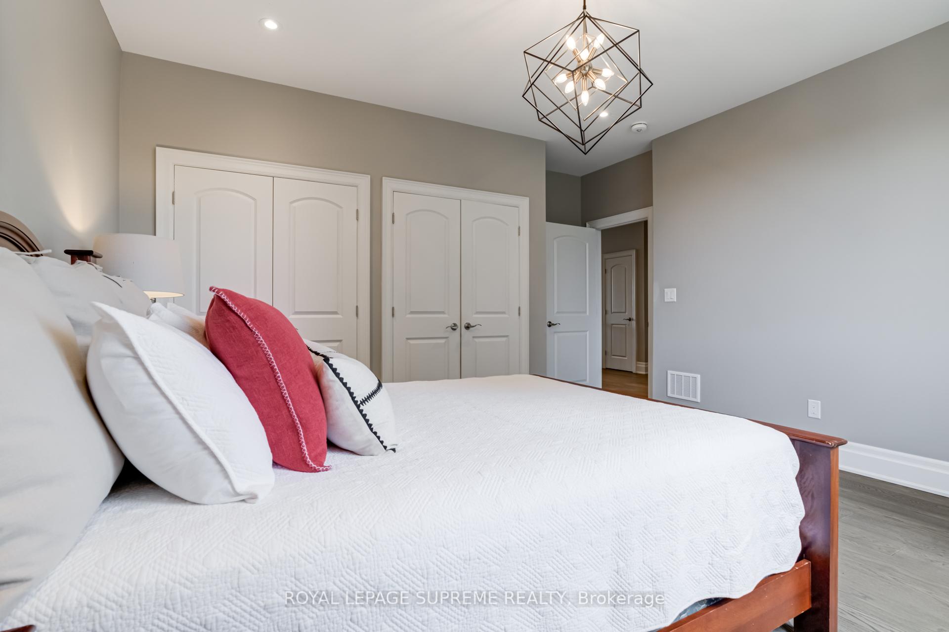 15 Parkchester Road, Toronto W04