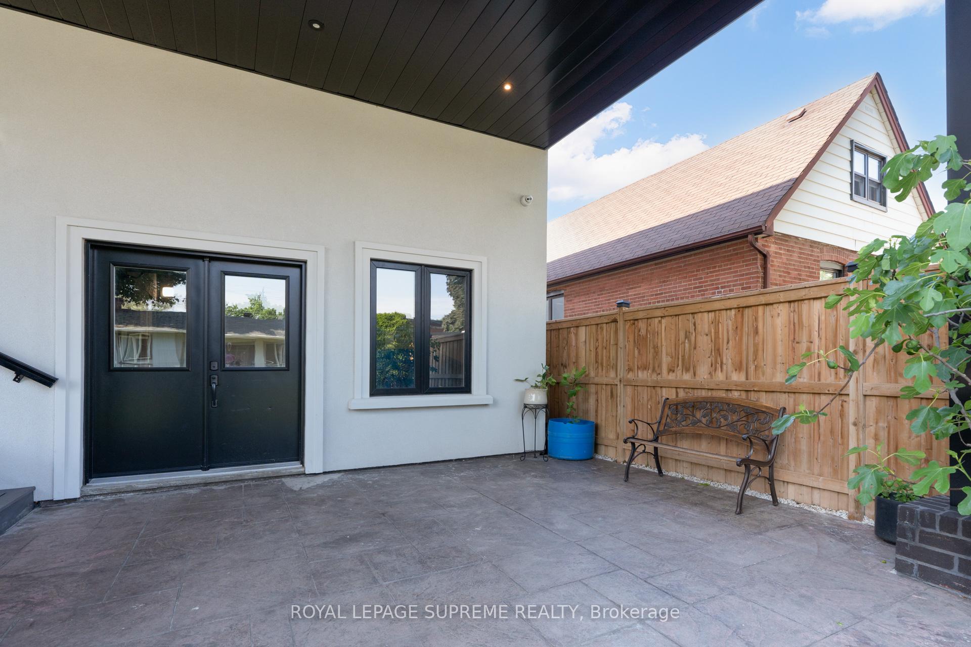 15 Parkchester Road, Toronto W04