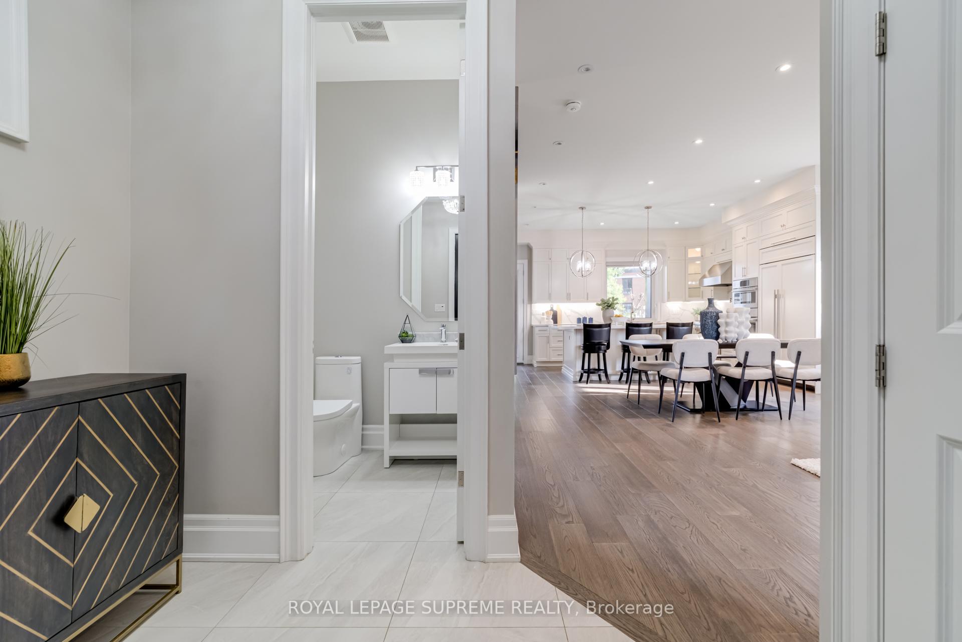 15 Parkchester Road, Toronto W04