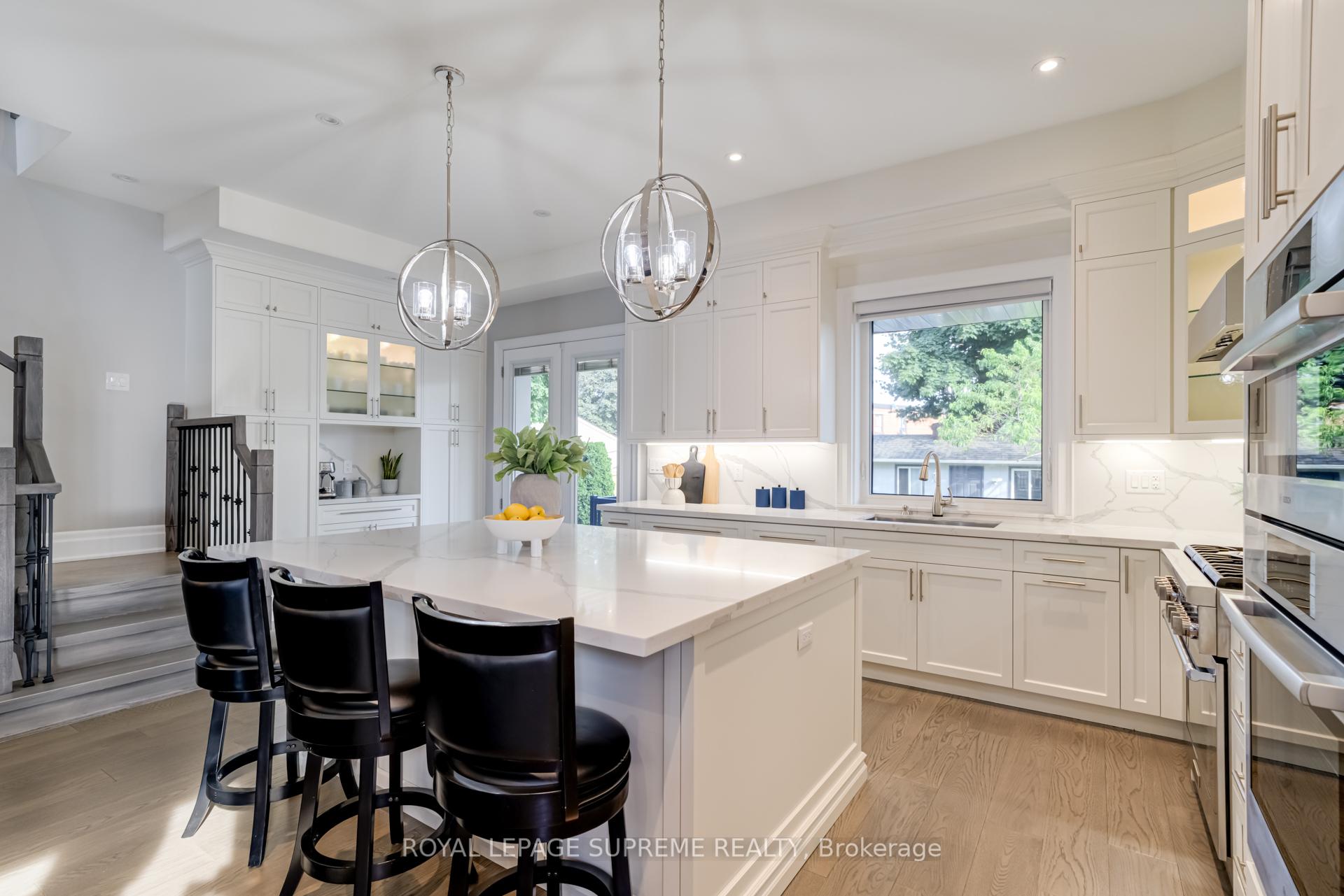 15 Parkchester Road, Toronto W04