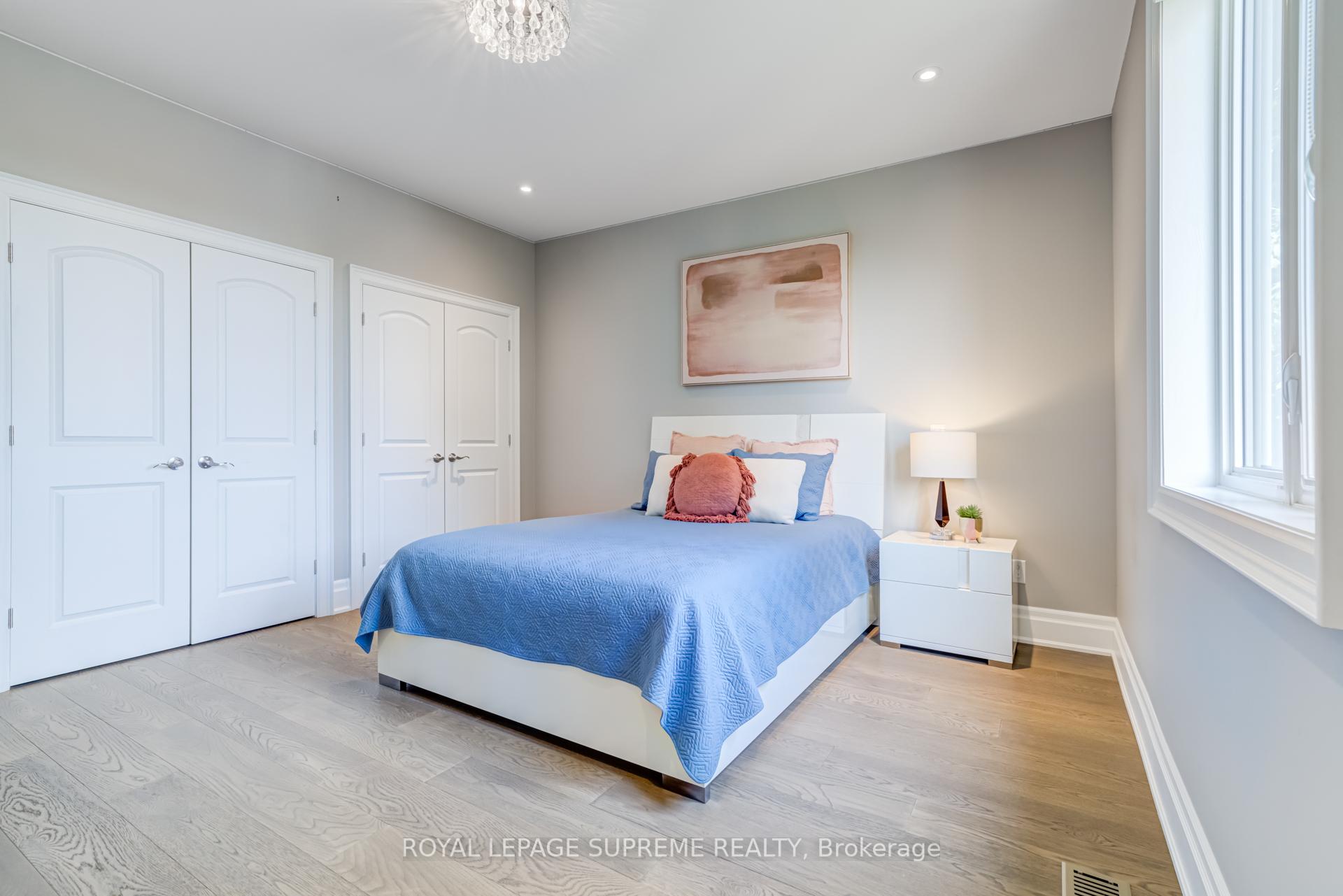 15 Parkchester Road, Toronto W04